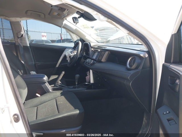 JTMZFREV0JJ189114 Toyota RAV4 LE