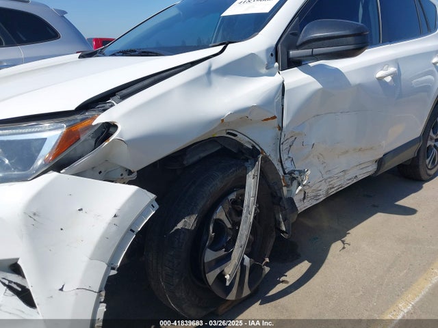 JTMZFREV0JJ189114 Toyota RAV4 LE
