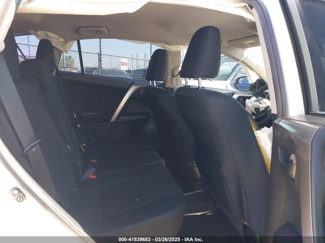 JTMZFREV0JJ189114 Toyota RAV4 LE