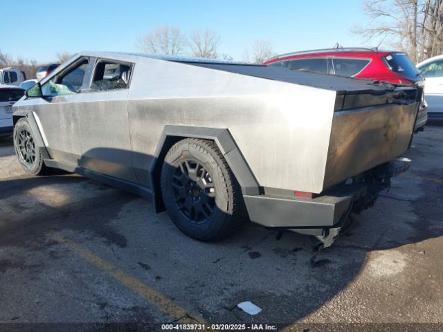 2025 TESLA CYBERTRUCK 7G2CEHEE9SA061735 Photo 2