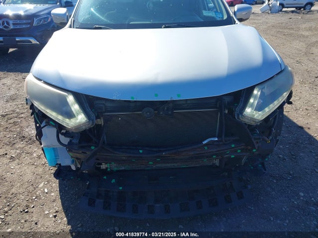 KNMAT2MVXFP519053 Nissan ROGUE SV