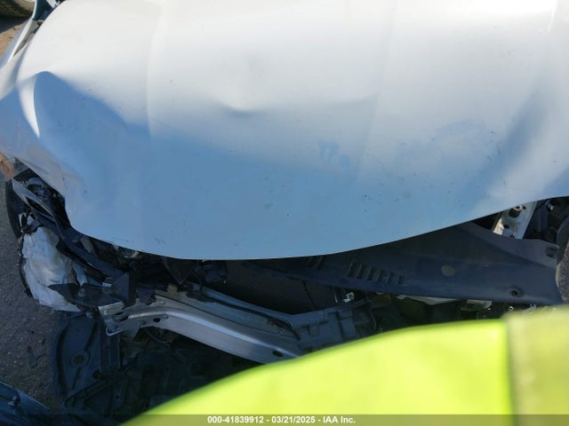 4T1G11AK8NU001281 Toyota CAMRY SE