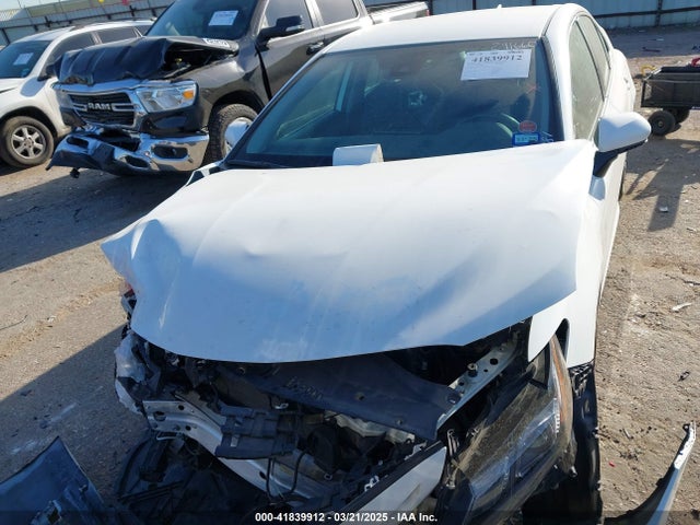 4T1G11AK8NU001281 Toyota CAMRY SE