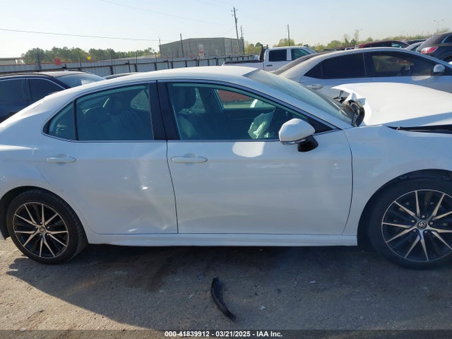 4T1G11AK8NU001281 Toyota CAMRY SE