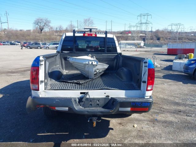 1C6RR6FG5NS229670 RAM 1500 Classic Tradesman  4x2 6'4 Box