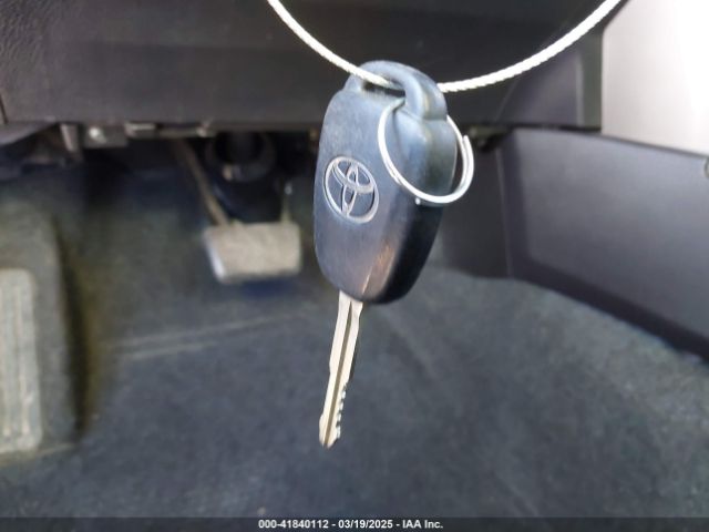 2T3ZFREV6HW331736 Toyota RAV4 LE