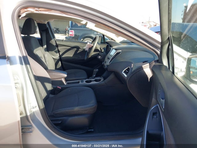 1G1BC5SM1J7225123 Chevrolet Cruze Ls Auto