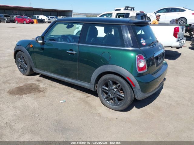 2011 MINI COOPER WMWSU3C5XBT096157 Photo 2
