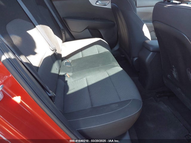 3KPF24ADXPE670668 KIA Forte Lxs