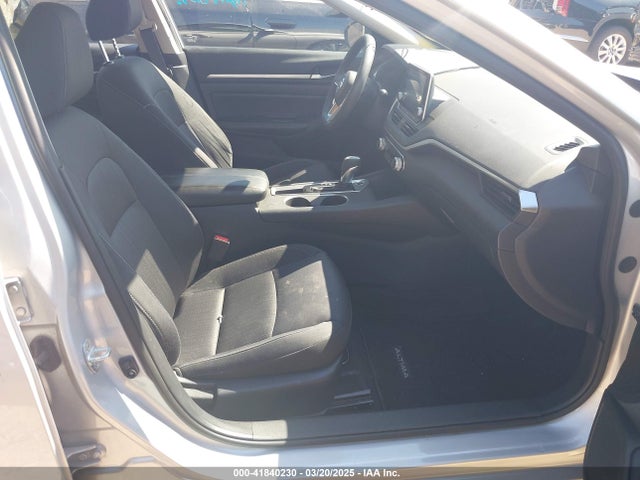 1N4BL4DV1NN365493 Nissan Altima Sv Fwd