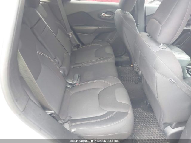 1C4PJMCS3FW795132 Jeep Cherokee Latitude