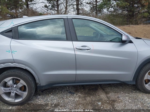 3CZRU6H31NM701089 Honda Hr-v Awd Lx