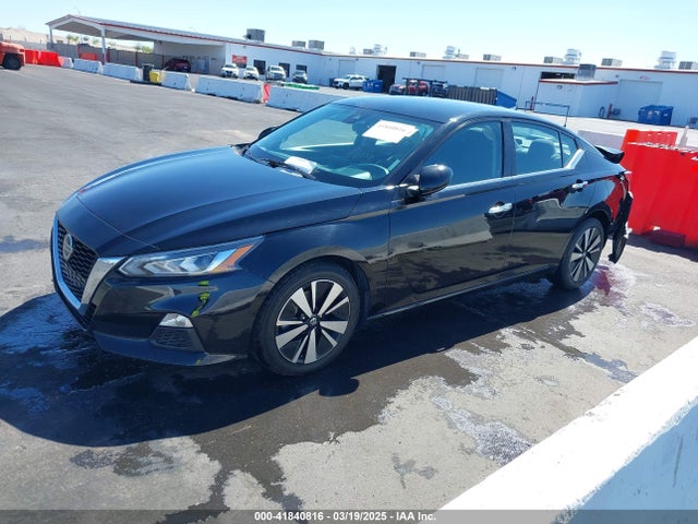 Nissan 2021 2021 1N4BL4DV0MN360493 Image 2