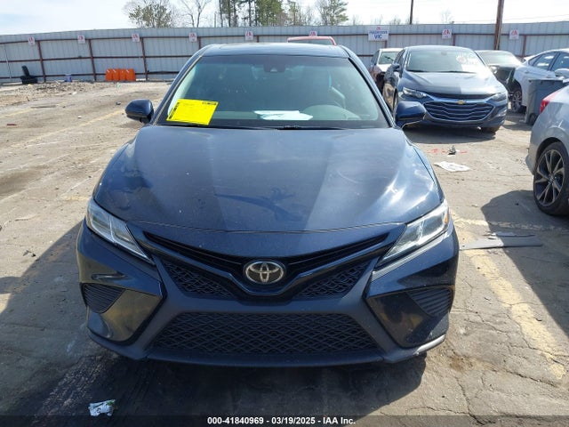 4T1B11HK5JU633648 Toyota CAMRY SE