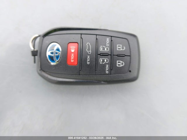 5TDYRKEC6MS069690 Toyota SIENNA XLE