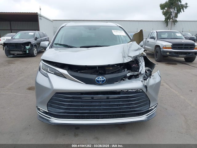 5TDYRKEC6MS069690 Toyota SIENNA XLE