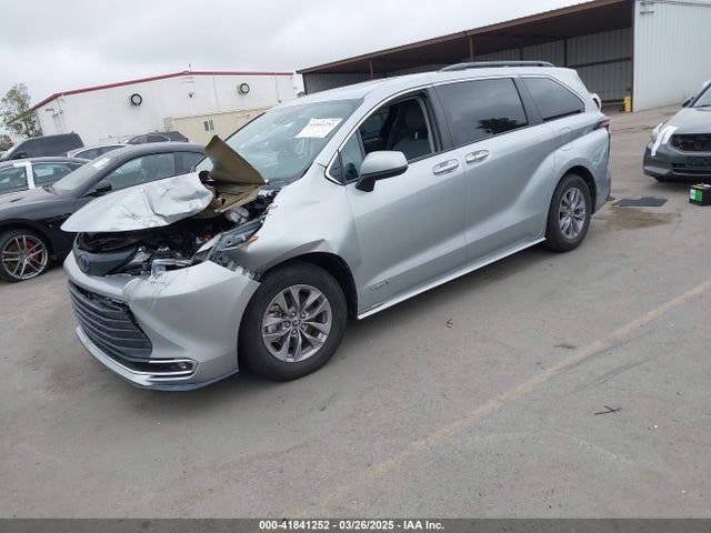 5TDYRKEC6MS069690 Toyota SIENNA XLE