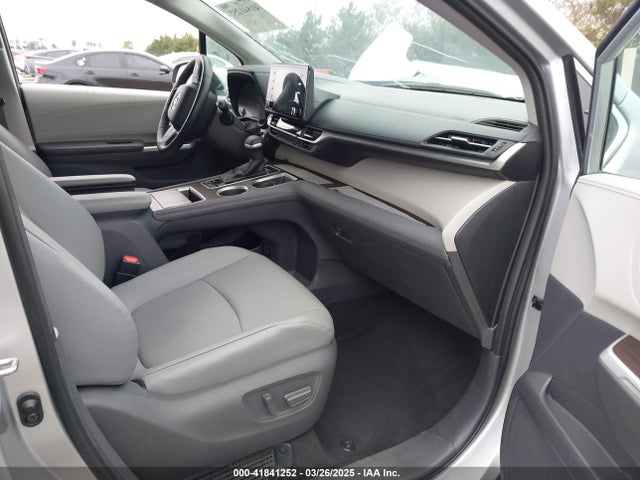 5TDYRKEC6MS069690 Toyota SIENNA XLE