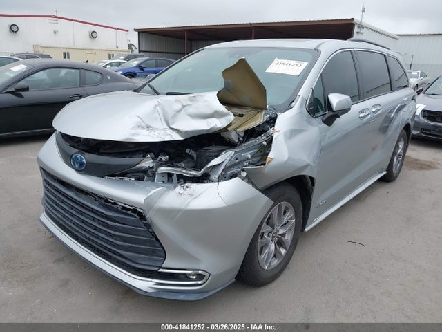 5TDYRKEC6MS069690 Toyota SIENNA XLE