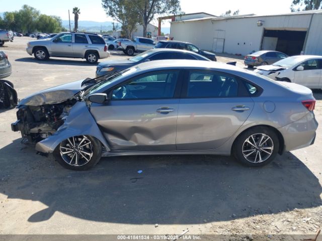 3KPF24AD7PE672054 KIA Forte Lxs