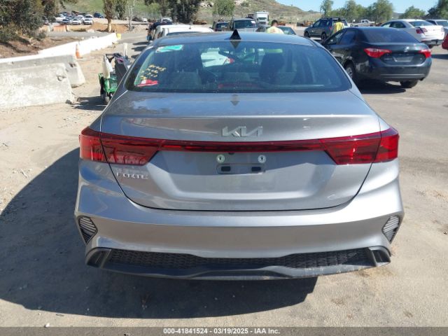 3KPF24AD7PE672054 KIA Forte Lxs