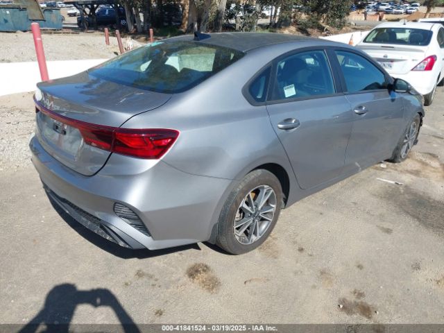 3KPF24AD7PE672054 KIA Forte Lxs