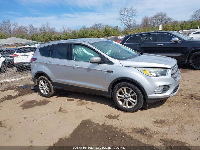 1FMCU9G95HUA10906 Ford ESCAPE SE