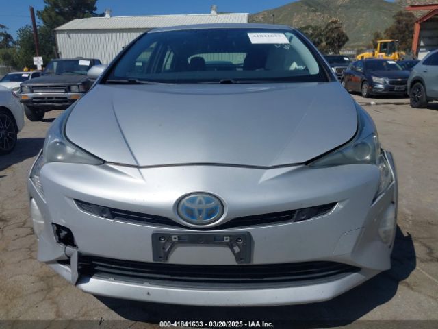 JTDKARFU0J3546320 Toyota Prius Three Touring