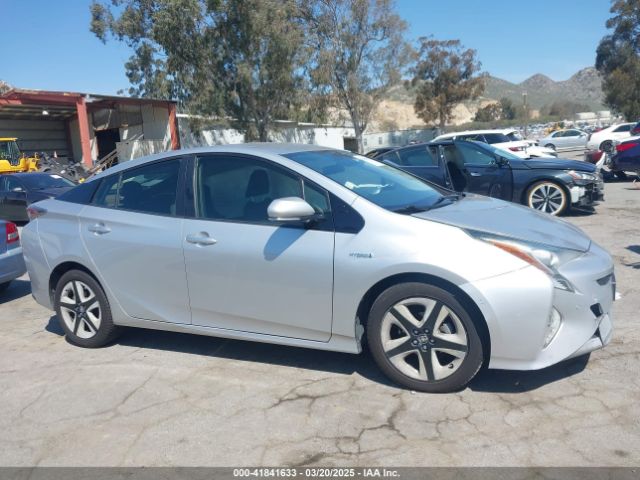 JTDKARFU0J3546320 Toyota Prius Three Touring