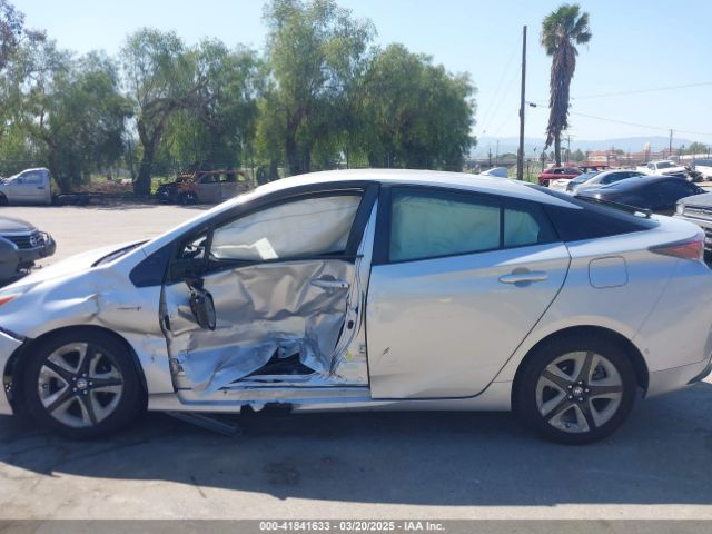 JTDKARFU0J3546320 Toyota Prius Three Touring