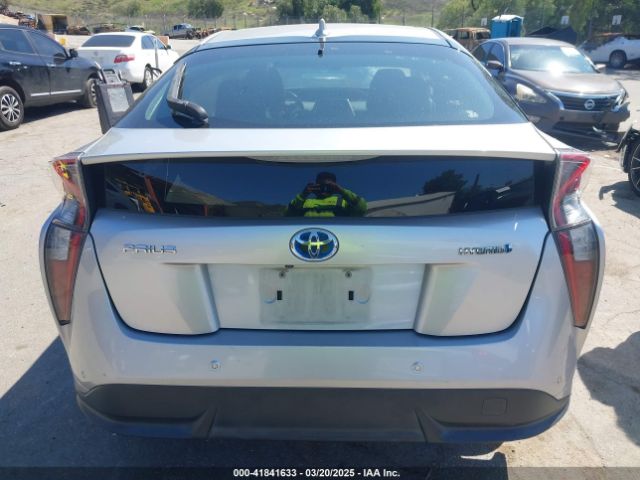 JTDKARFU0J3546320 Toyota Prius Three Touring
