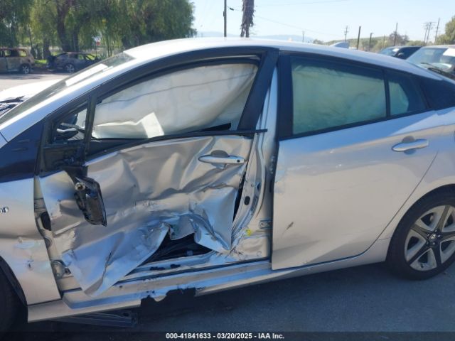 JTDKARFU0J3546320 Toyota Prius Three Touring