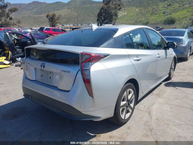 JTDKARFU0J3546320 Toyota Prius Three Touring