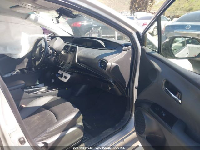 JTDKARFU0J3546320 Toyota Prius Three Touring