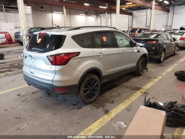 Ford ESCAPE SE 2019 1FMCU9GD4KUB06392 Image 4