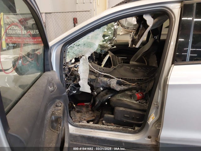 Ford ESCAPE SE 2019 1FMCU9GD4KUB06392 Image 6