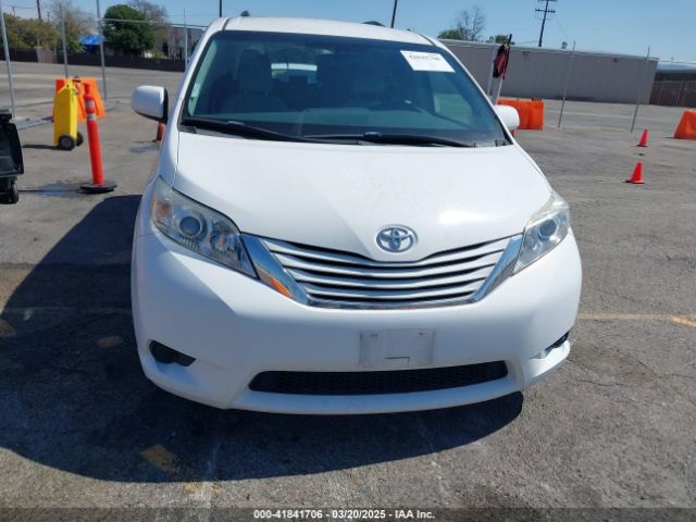 5TDKK3DC6GS732942 Toyota Sienna Le 8 Passenger
