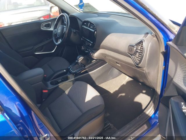 KNDJ23AU1N7170271 KIA Soul X-line