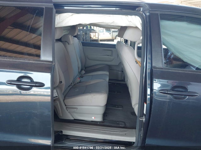 KNDMB5C18G6202573 KIA SEDONA LX