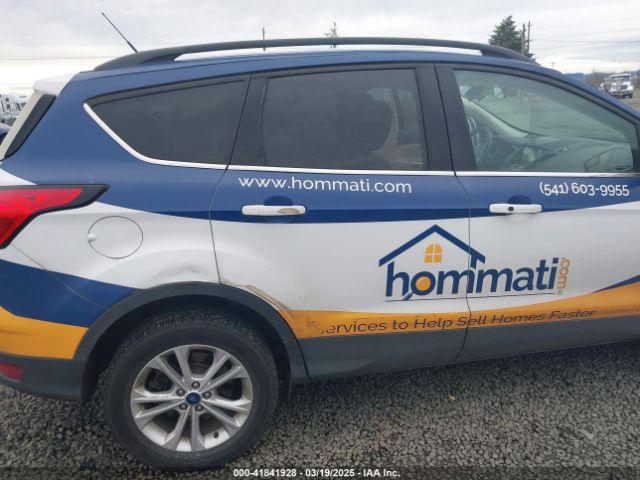 1FMCU9HD7KUC30199 Ford ESCAPE SEL