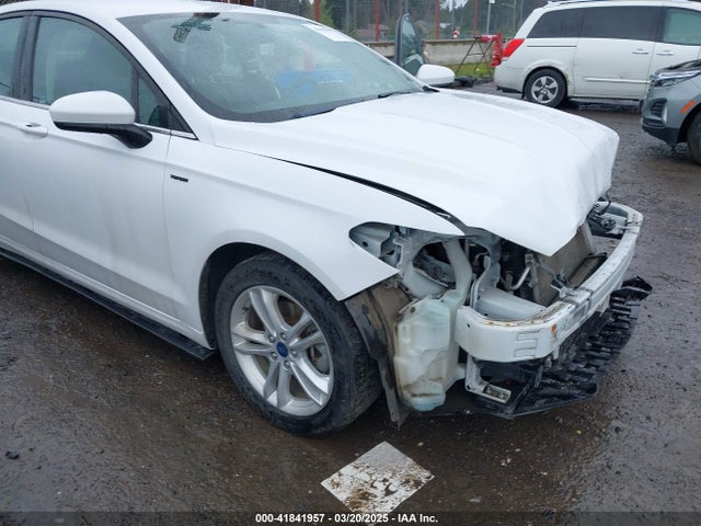 3FA6P0HD7JR180937 Ford FUSION SE