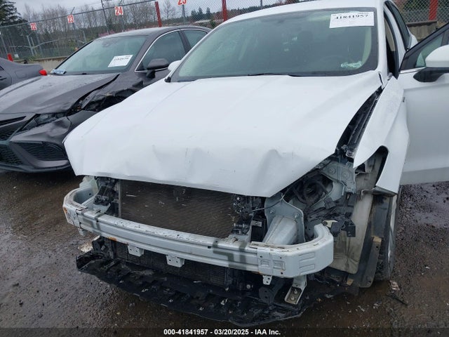 3FA6P0HD7JR180937 Ford FUSION SE