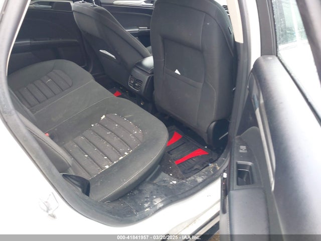3FA6P0HD7JR180937 Ford FUSION SE