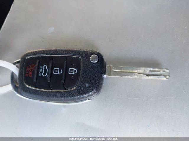 KM8J23A48HU357394 Hyundai TUCSON SE