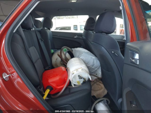 KM8J23A48HU357394 Hyundai TUCSON SE