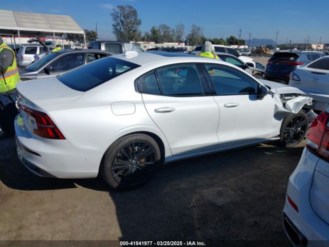 7JRH60FH5RG301321 Volvo S60 Recharge Plug-in Hybrid T8 Plus Black Edition