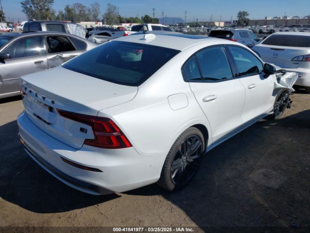 7JRH60FH5RG301321 Volvo S60 Recharge Plug-in Hybrid T8 Plus Black Edition