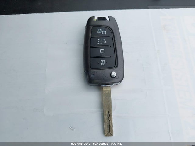 KMHLL4AG3NU324837 Hyundai ELANTRA SE