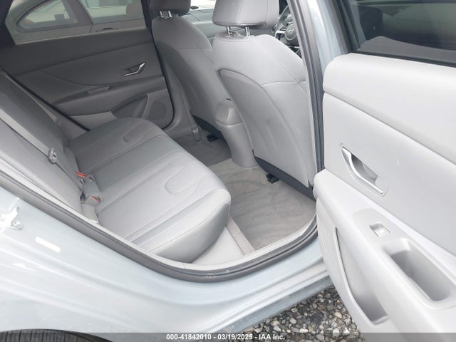 KMHLL4AG3NU324837 Hyundai ELANTRA SE