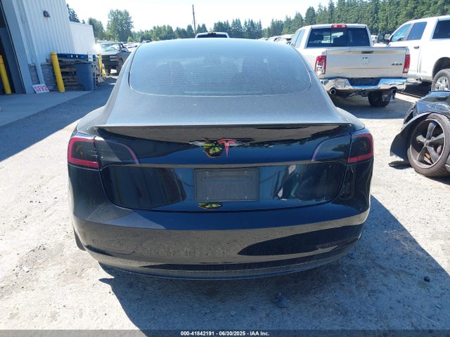 5YJ3E1EC9MF849817 Tesla 2021